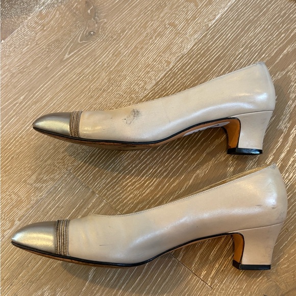 Vntg Salvatore Ferragamo Women's Silver and Beige Flats 7 - Picture 3 of 10